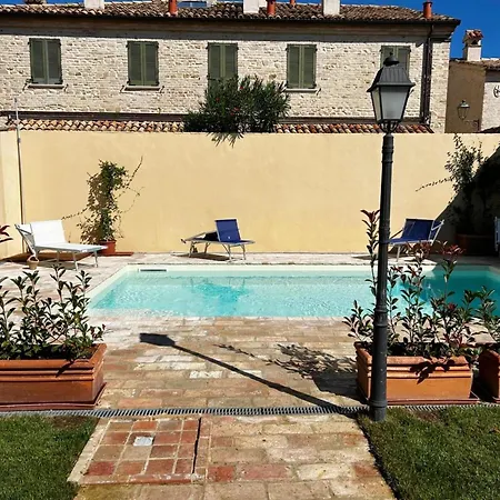 Camilla, Pesaro