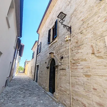 Camilla, Pesaro